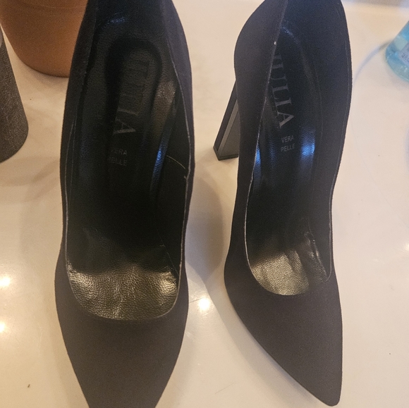 Black pumps - Picture 3 of 5